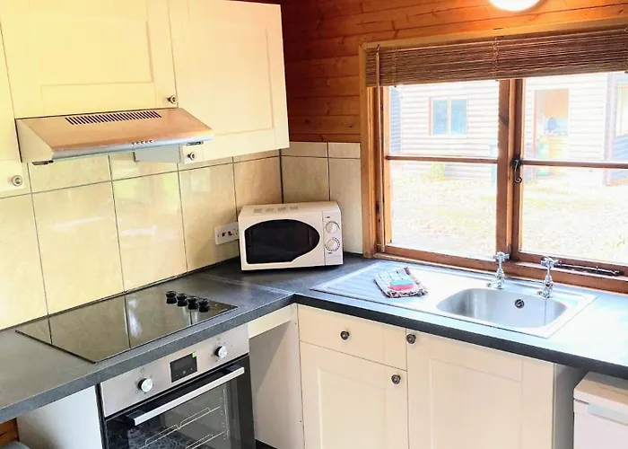 Otter 4 Hot Tub - Huntersmoon-Warminster-Bath-Salisbury