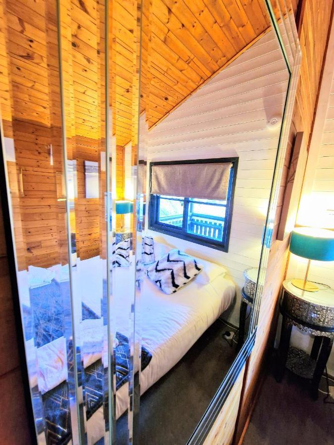 Chalet Otter 4 Hot Tub - Huntersmoon-warminster-bath-salisbury