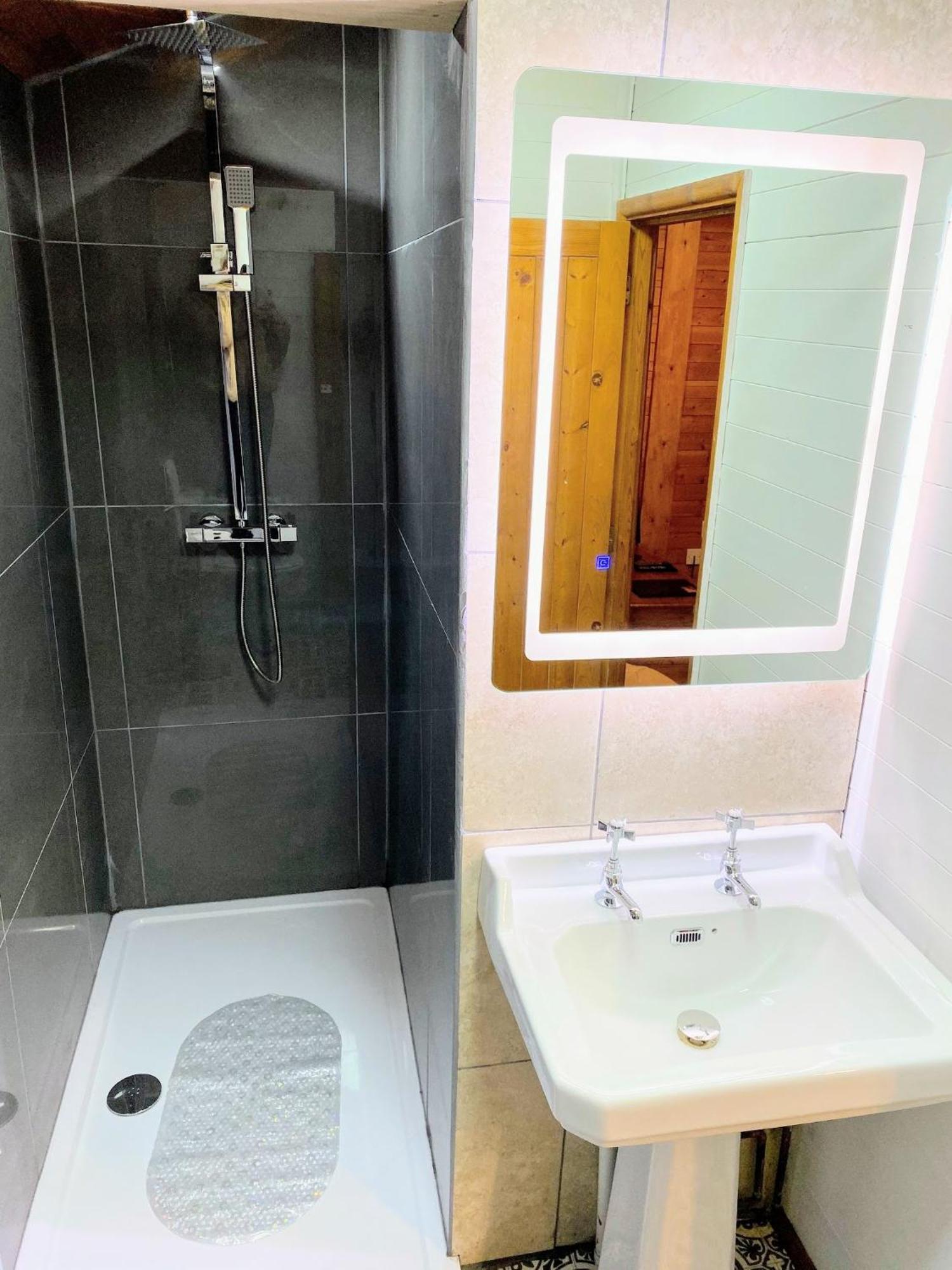 Otter 4 Hot Tub - Huntersmoon-warminster-bath-salisbury *
