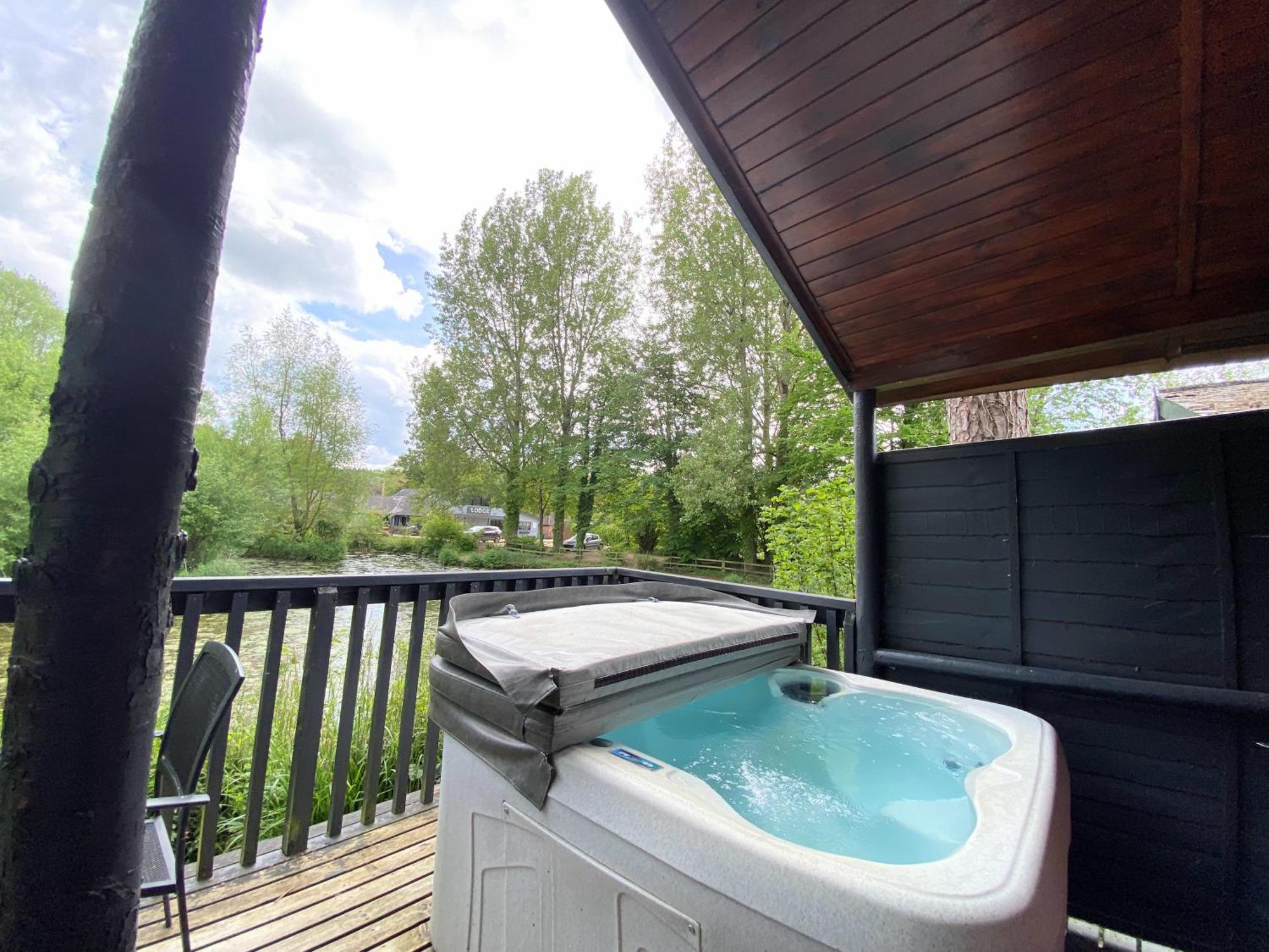 Otter 4 Hot Tub - Huntersmoon-warminster-bath-salisbury