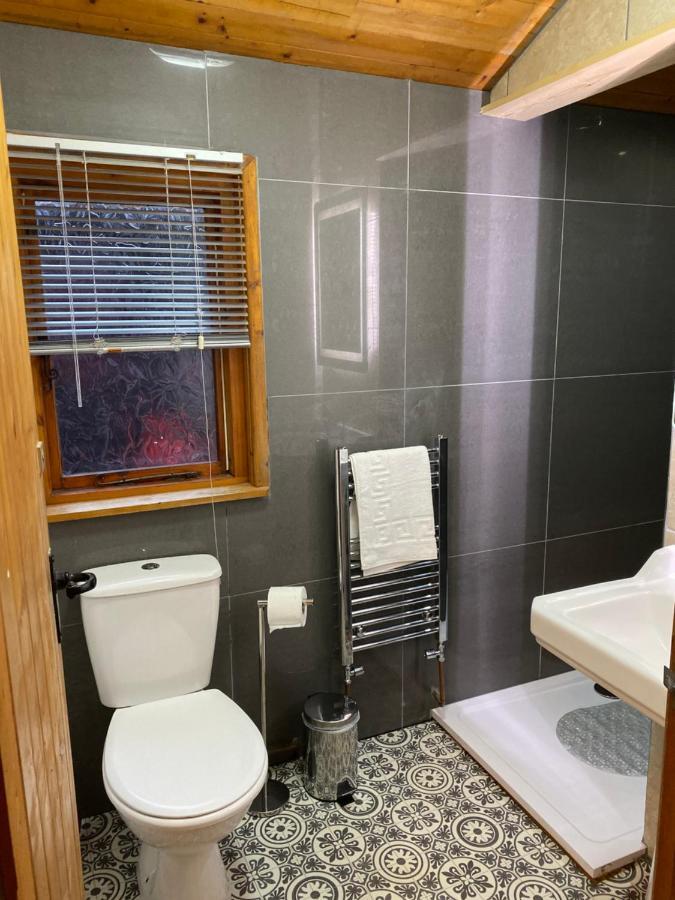 Chalet Otter 4 Hot Tub - Huntersmoon-warminster-bath-salisbury Warminster